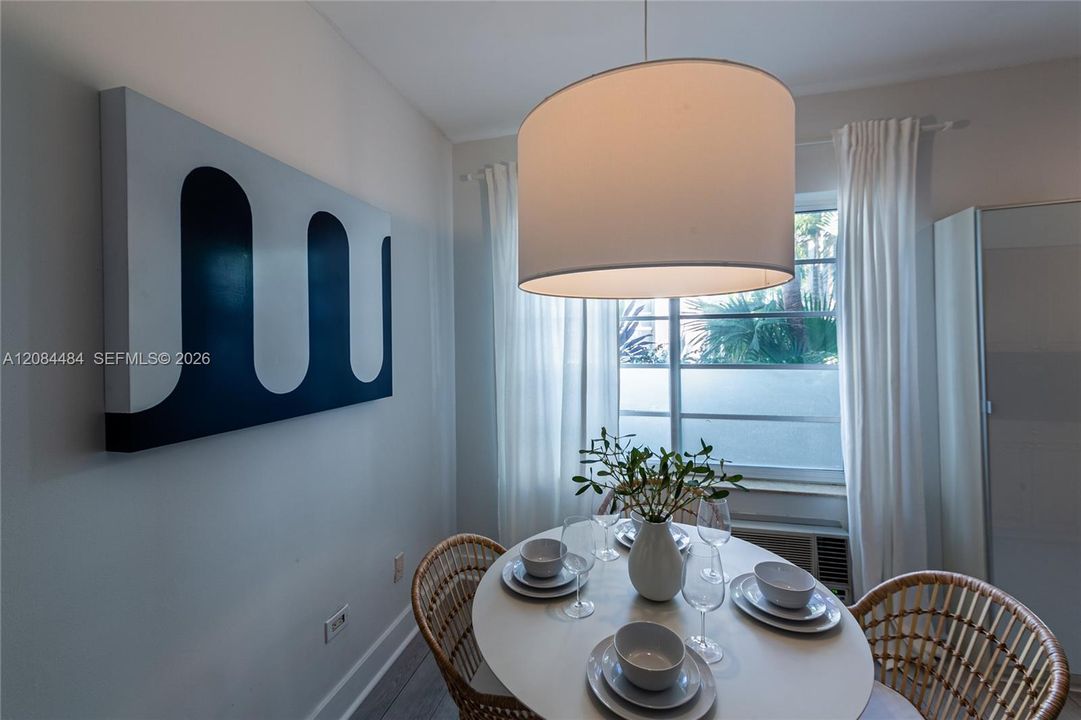 For Rent: $3,000 (2 beds, 1 baths, 850 Square Feet)
