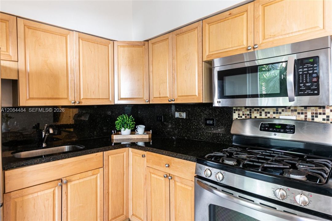 For Rent: $3,000 (2 beds, 1 baths, 850 Square Feet)