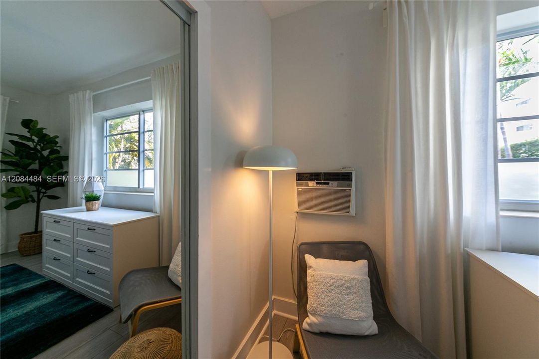 For Rent: $3,000 (2 beds, 1 baths, 850 Square Feet)