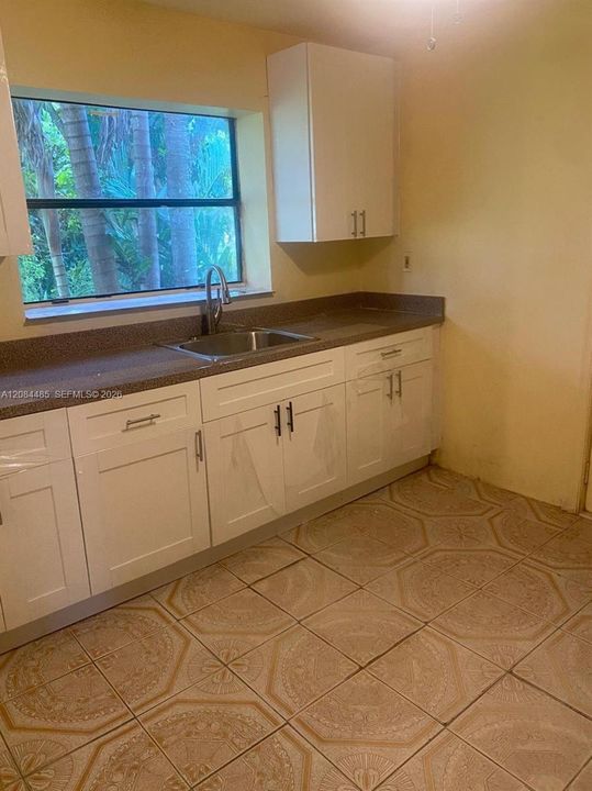В аренду: $2,200 (2 спален, 1 ванн, 2372 Квадратных фут)