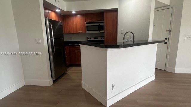 For Rent: $2,300 (2 beds, 2 baths, 1065 Square Feet)