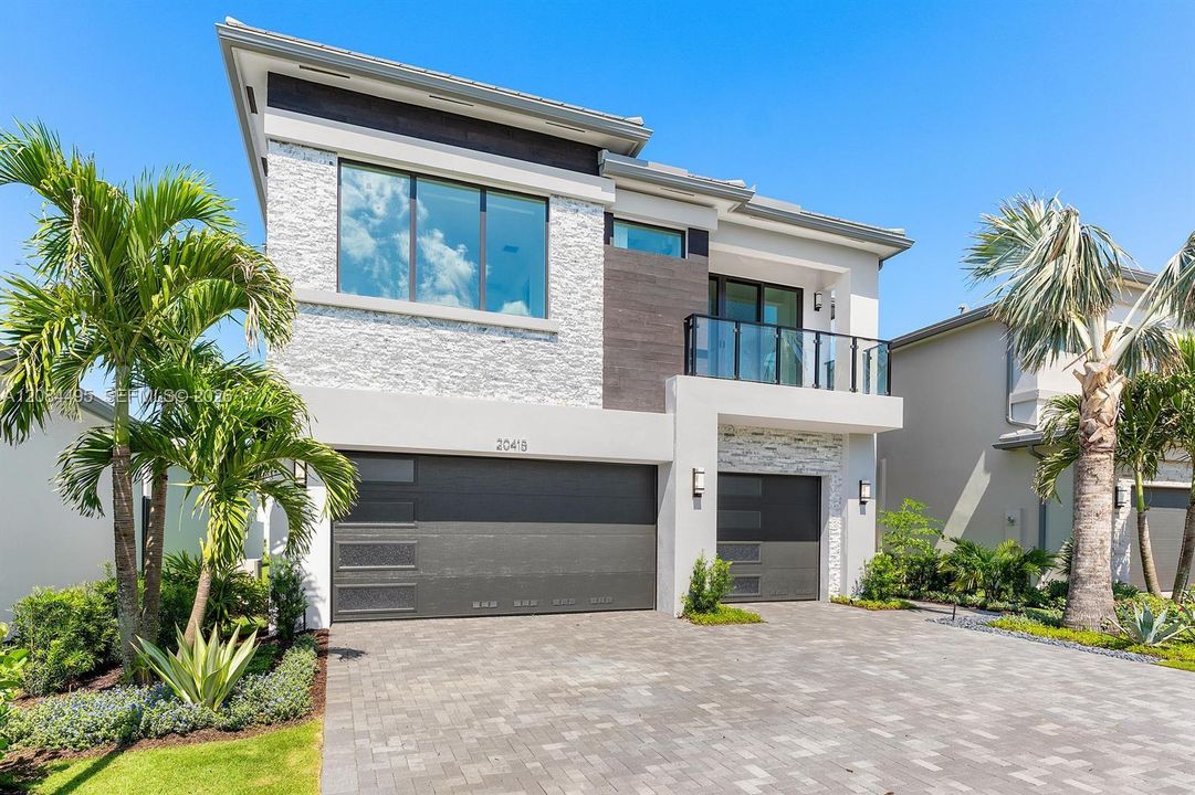 For Sale: $2,399,999 (5 beds, 5 baths, 3687 Square Feet)