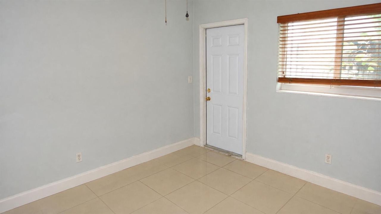 bedroom 2 (2)