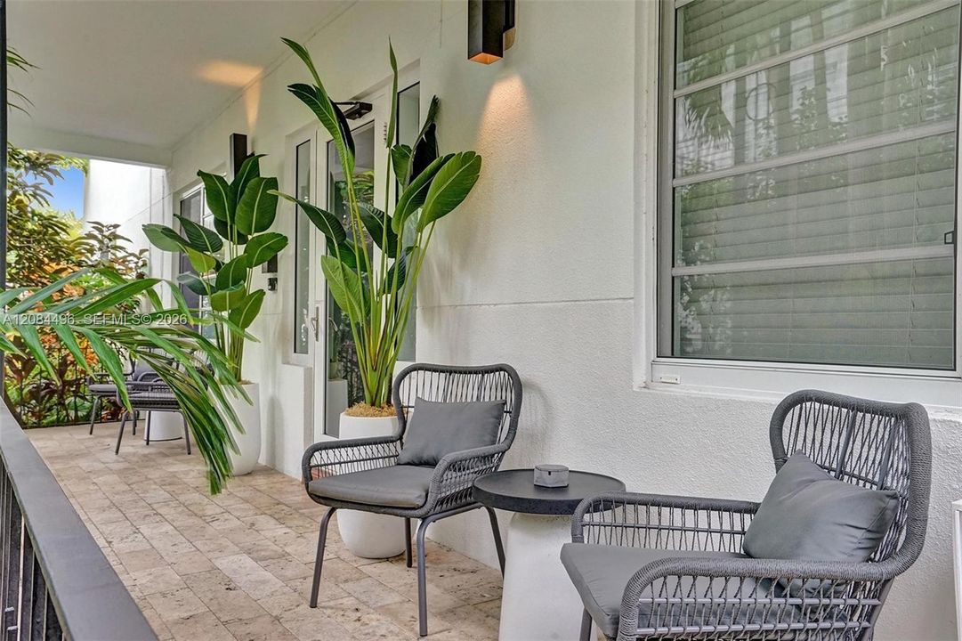For Rent: $4,200 (2 beds, 2 baths, 900 Square Feet)