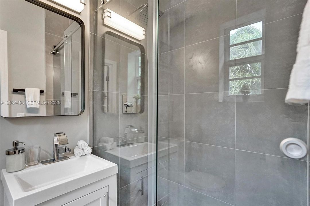 For Rent: $4,200 (2 beds, 2 baths, 900 Square Feet)