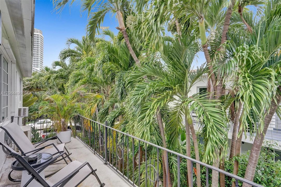 For Rent: $4,200 (2 beds, 2 baths, 900 Square Feet)