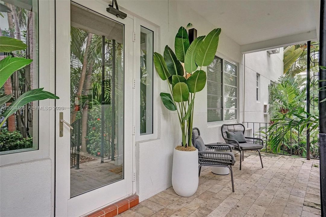 For Rent: $4,200 (2 beds, 2 baths, 900 Square Feet)