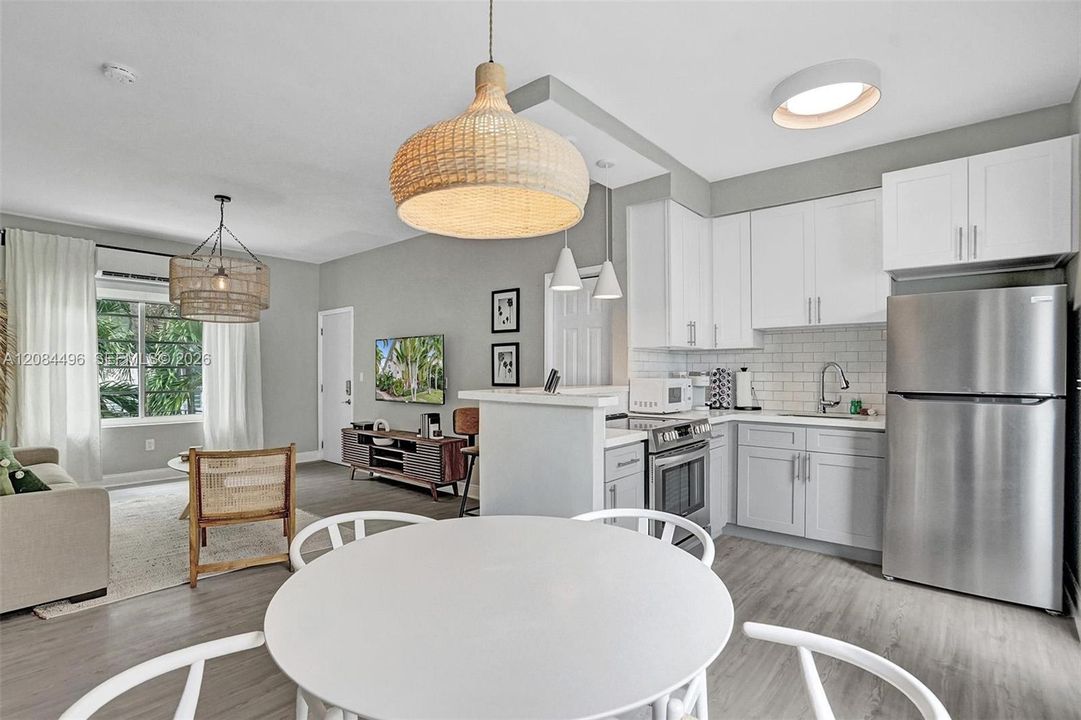 For Rent: $4,200 (2 beds, 2 baths, 900 Square Feet)