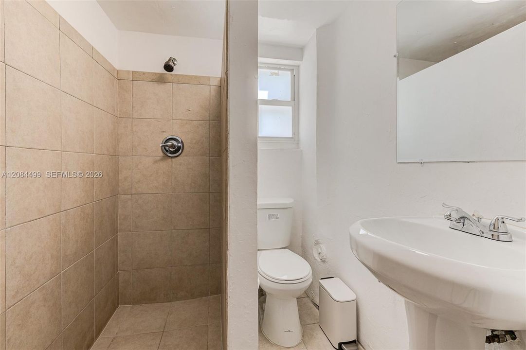 For Rent: $1,450 (0 beds, 1 baths, 2149 Square Feet)
