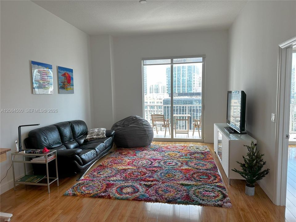 For Rent: $2,850 (1 beds, 1 baths, 838 Square Feet)