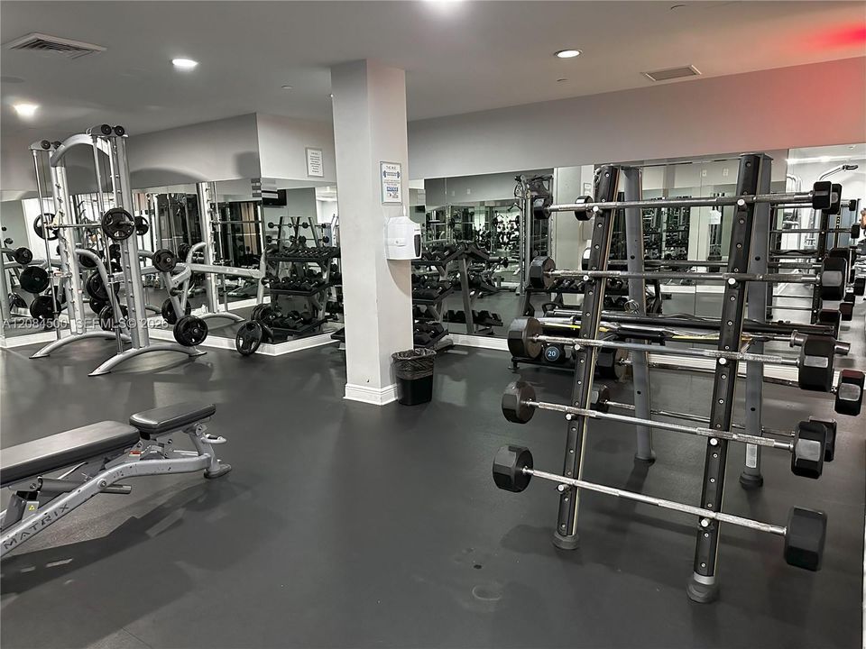 For Rent: $2,850 (1 beds, 1 baths, 838 Square Feet)