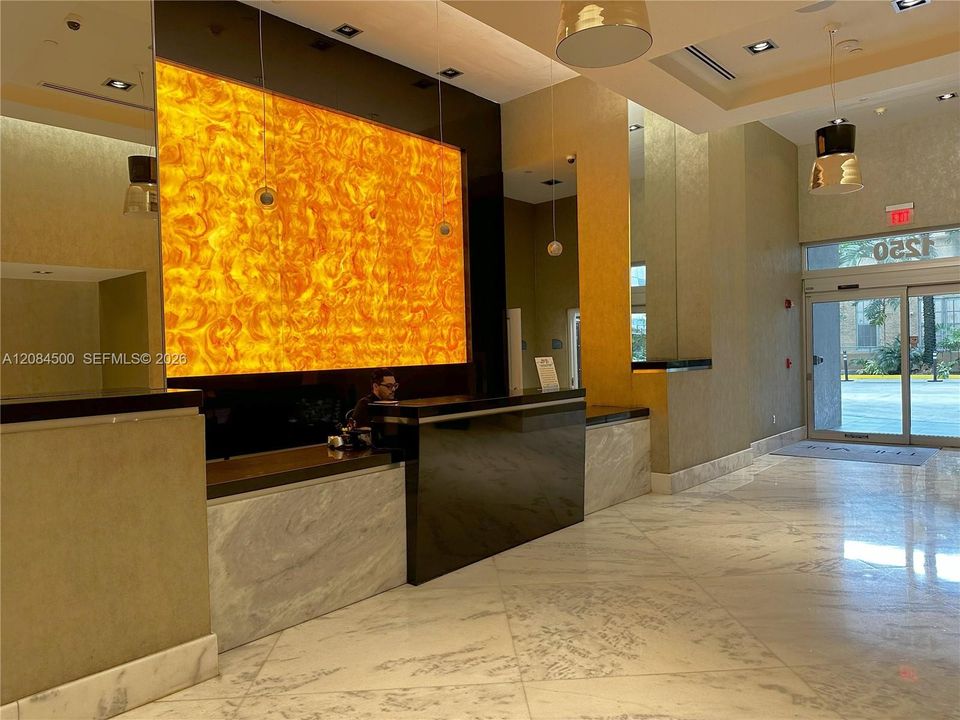 For Rent: $2,850 (1 beds, 1 baths, 838 Square Feet)
