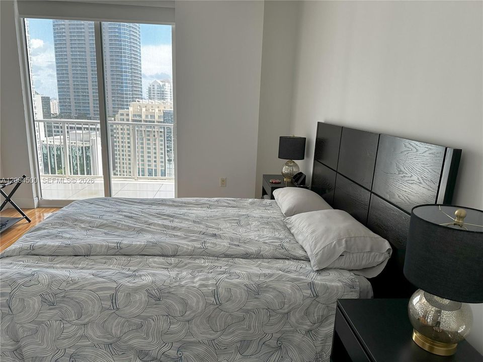 For Rent: $2,850 (1 beds, 1 baths, 838 Square Feet)