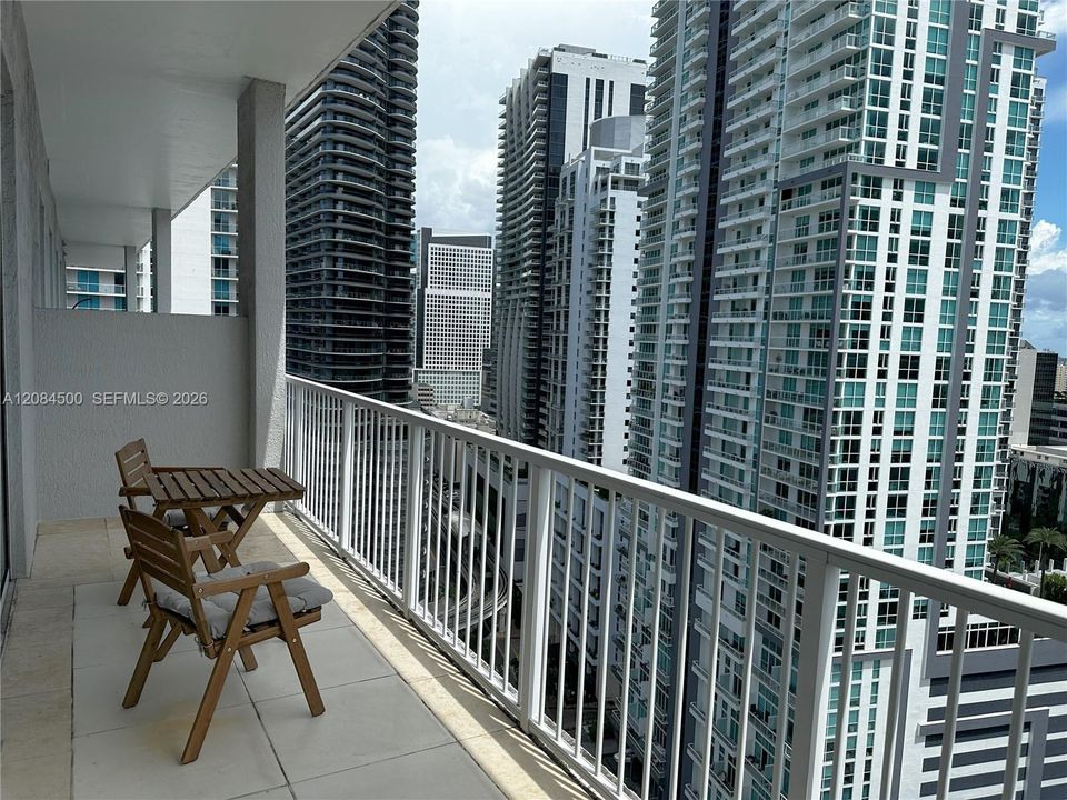 For Rent: $2,850 (1 beds, 1 baths, 838 Square Feet)