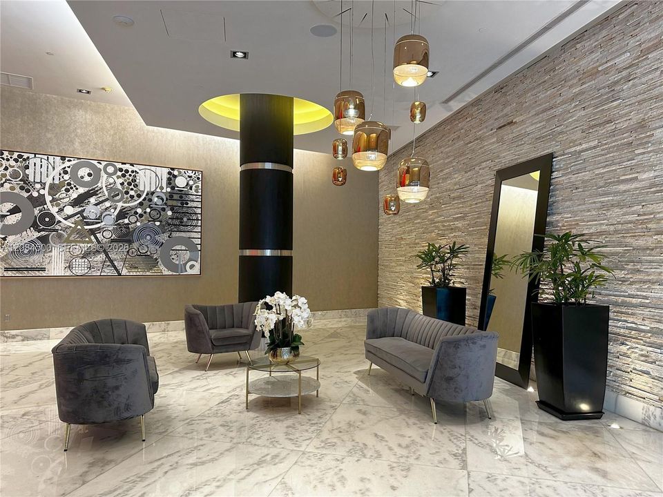 For Rent: $2,850 (1 beds, 1 baths, 838 Square Feet)