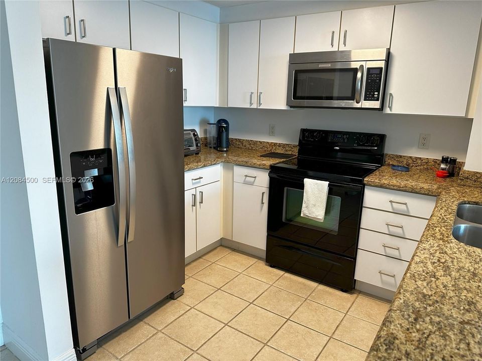 For Rent: $2,850 (1 beds, 1 baths, 838 Square Feet)