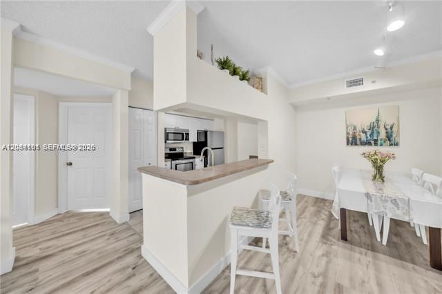 For Rent: $3,600 (3 beds, 2 baths, 1264 Square Feet)