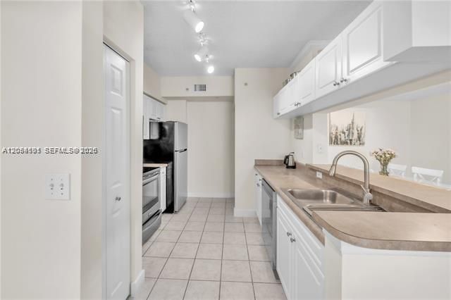 For Rent: $3,600 (3 beds, 2 baths, 1264 Square Feet)