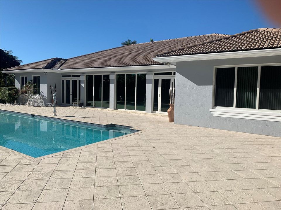 For Sale: $3,750,000 (6 beds, 4 baths, 3770 Square Feet)