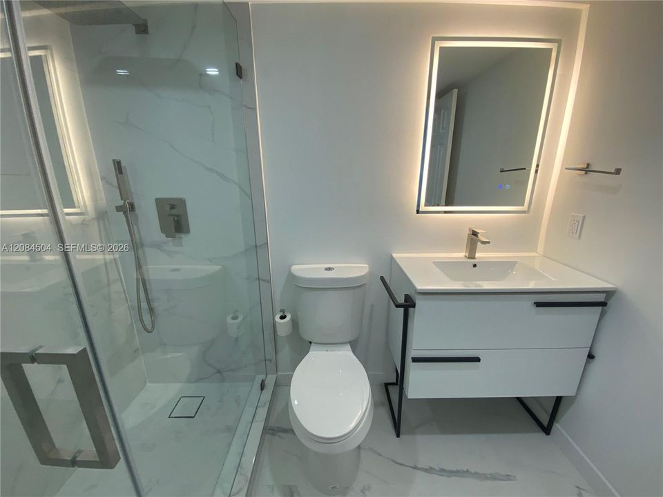 For Rent: $3,800 (1 beds, 1 baths, 1030 Square Feet)