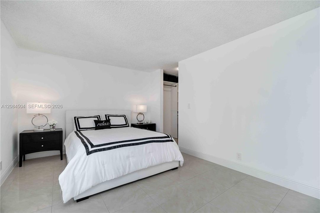 For Rent: $3,800 (1 beds, 1 baths, 1030 Square Feet)