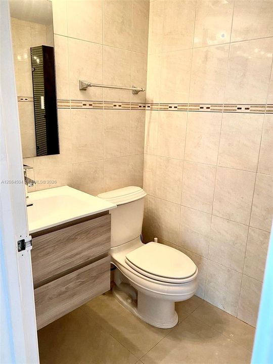 For Rent: $3,800 (1 beds, 1 baths, 1030 Square Feet)
