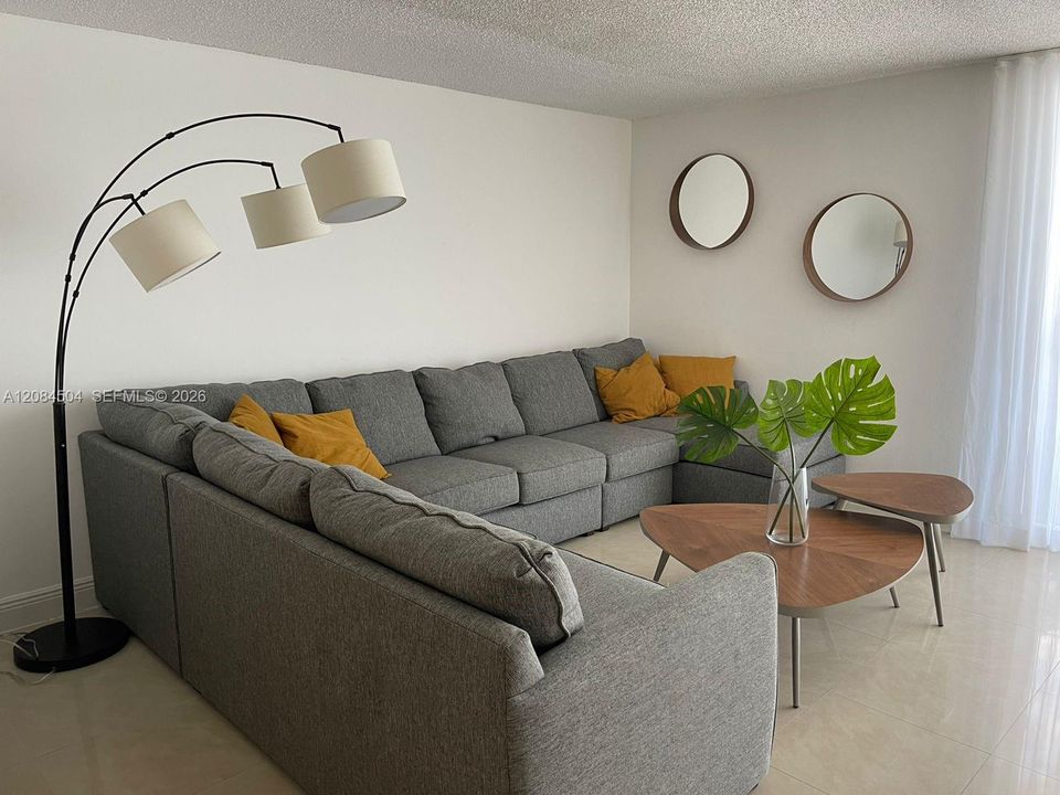 For Rent: $3,800 (1 beds, 1 baths, 1030 Square Feet)