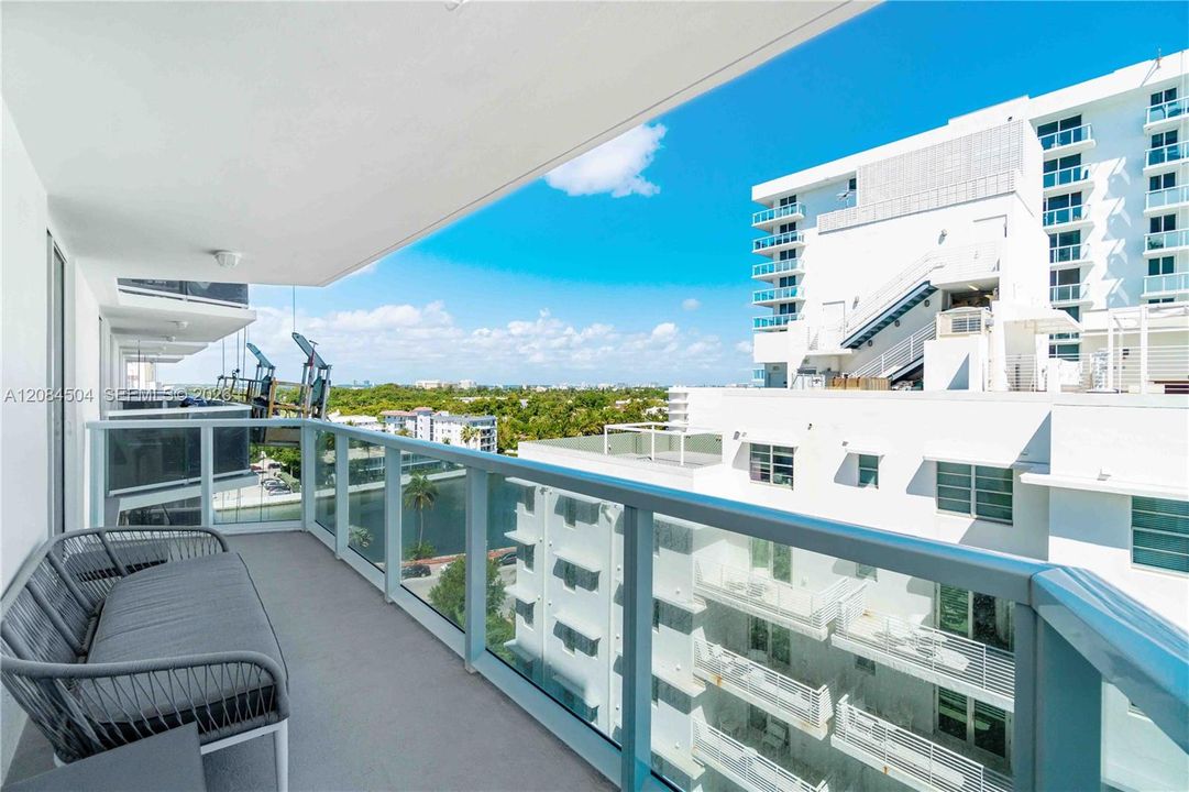 For Rent: $3,800 (1 beds, 1 baths, 1030 Square Feet)