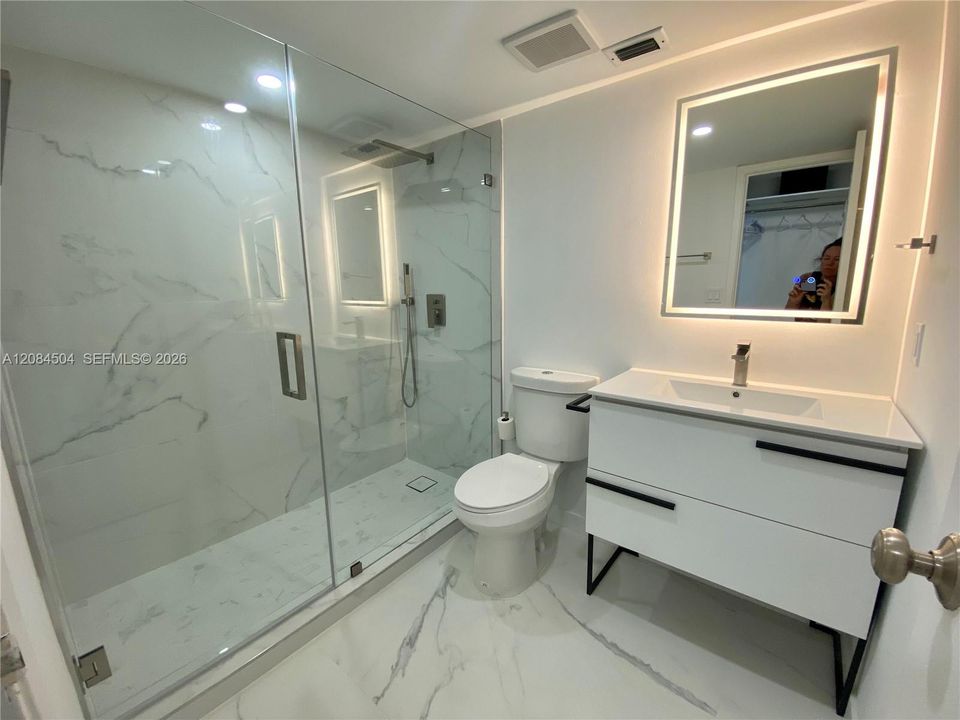 For Rent: $3,800 (1 beds, 1 baths, 1030 Square Feet)
