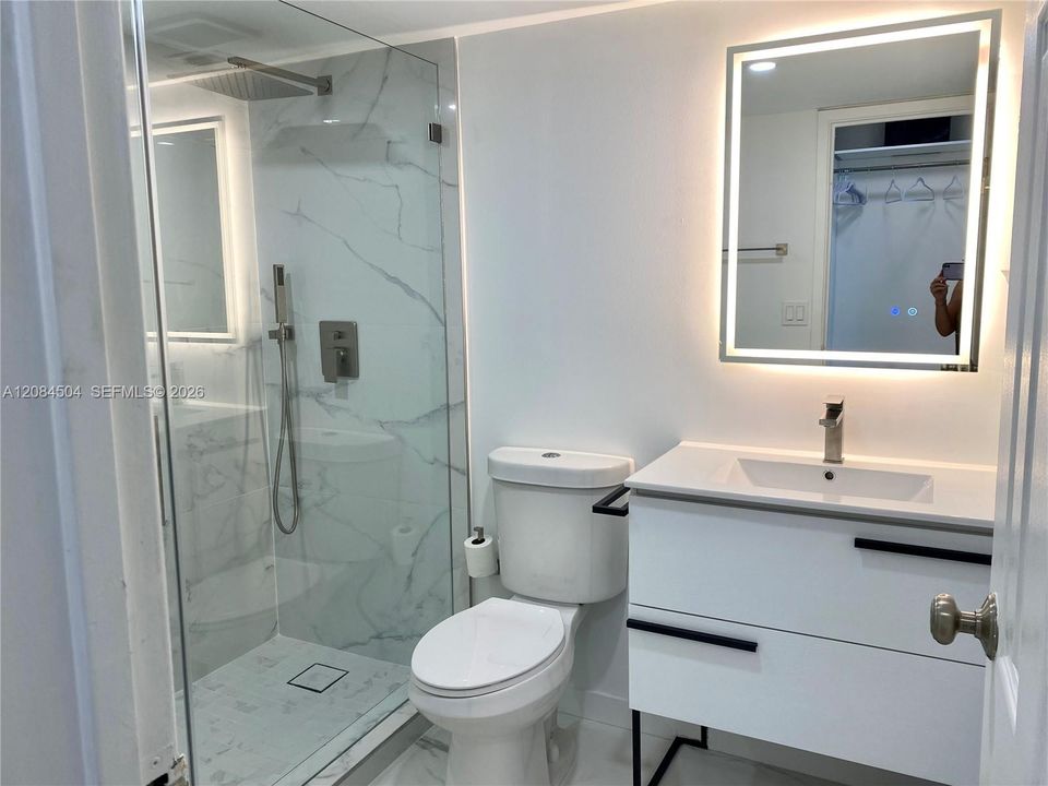 For Rent: $3,800 (1 beds, 1 baths, 1030 Square Feet)