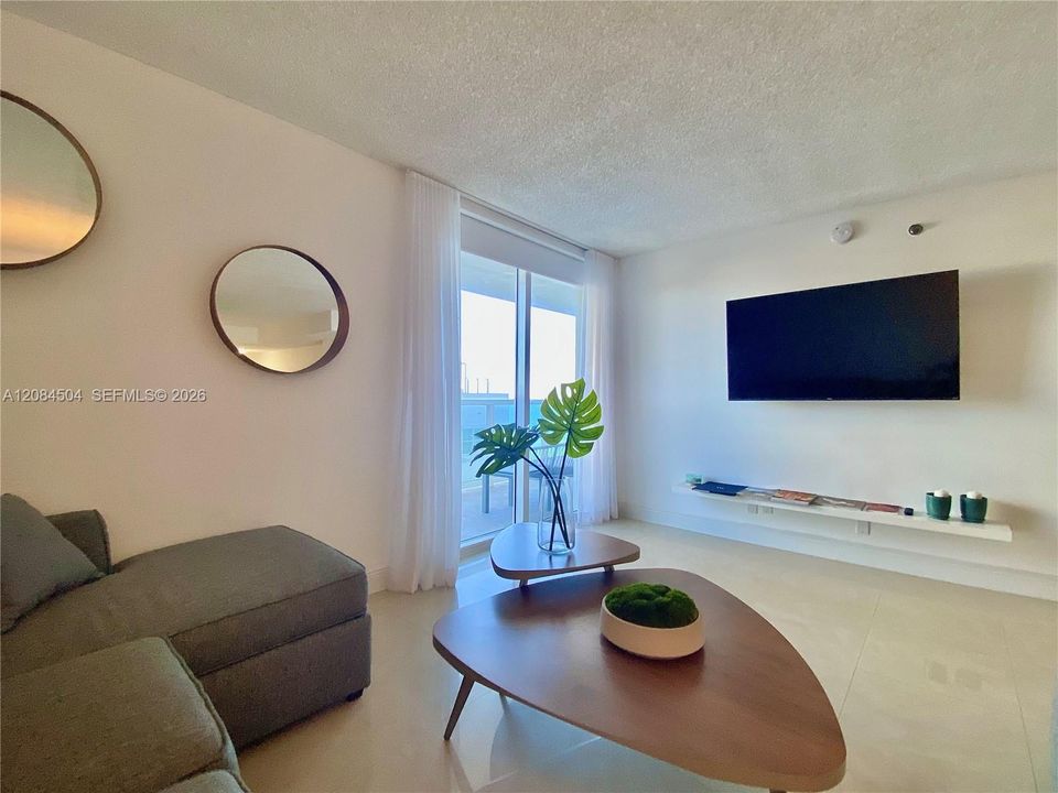 For Rent: $3,800 (1 beds, 1 baths, 1030 Square Feet)