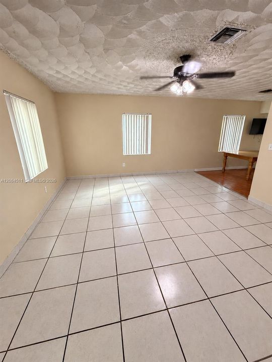 For Sale: $475,000 (4 beds, 1 baths, 1160 Square Feet)