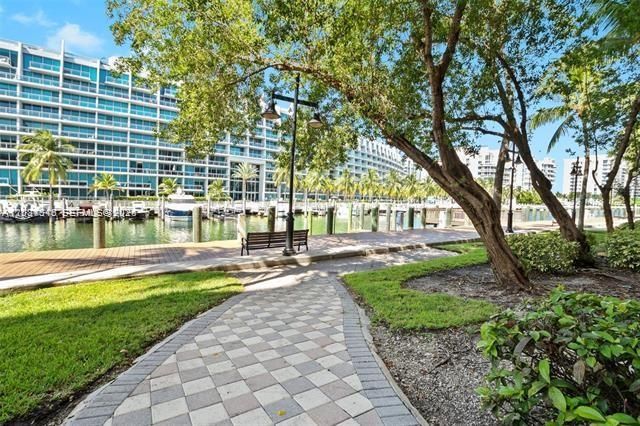 For Rent: $3,450 (2 beds, 2 baths, 1288 Square Feet)