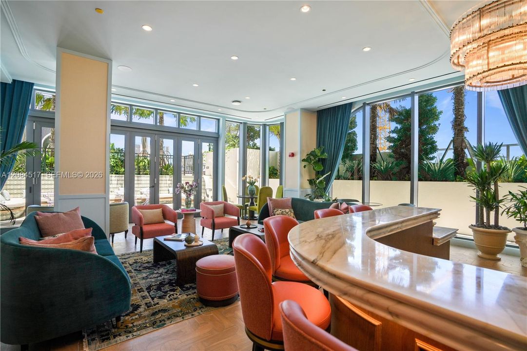 For Sale: $1,100,000 (2 beds, 2 baths, 840 Square Feet)
