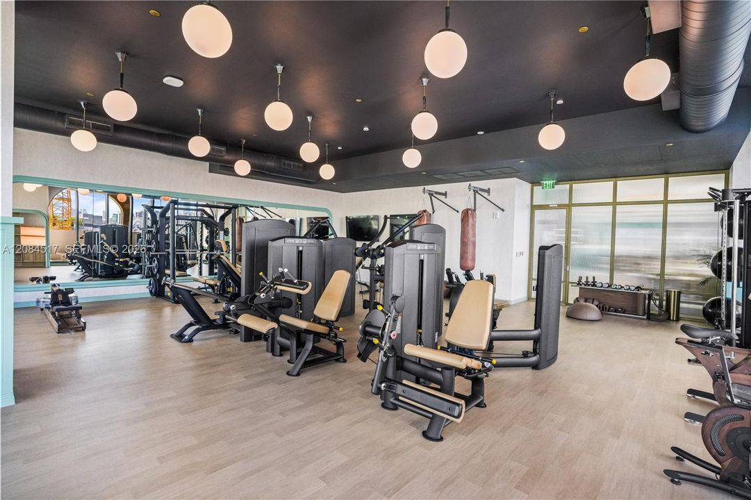 For Sale: $1,100,000 (2 beds, 2 baths, 840 Square Feet)