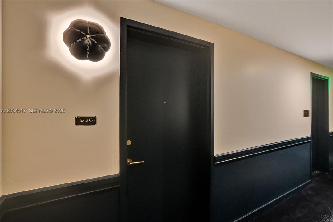 For Sale: $1,100,000 (2 beds, 2 baths, 840 Square Feet)