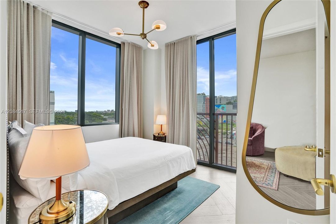 For Sale: $1,100,000 (2 beds, 2 baths, 840 Square Feet)