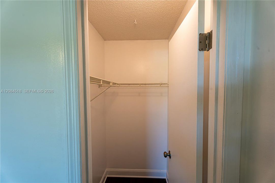 For Rent: $2,400 (2 beds, 2 baths, 925 Square Feet)