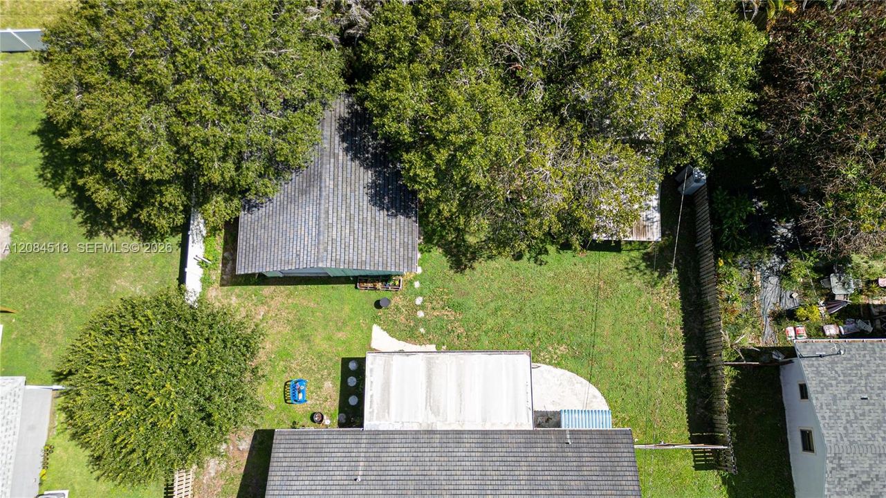 For Rent: $2,400 (2 beds, 2 baths, 925 Square Feet)