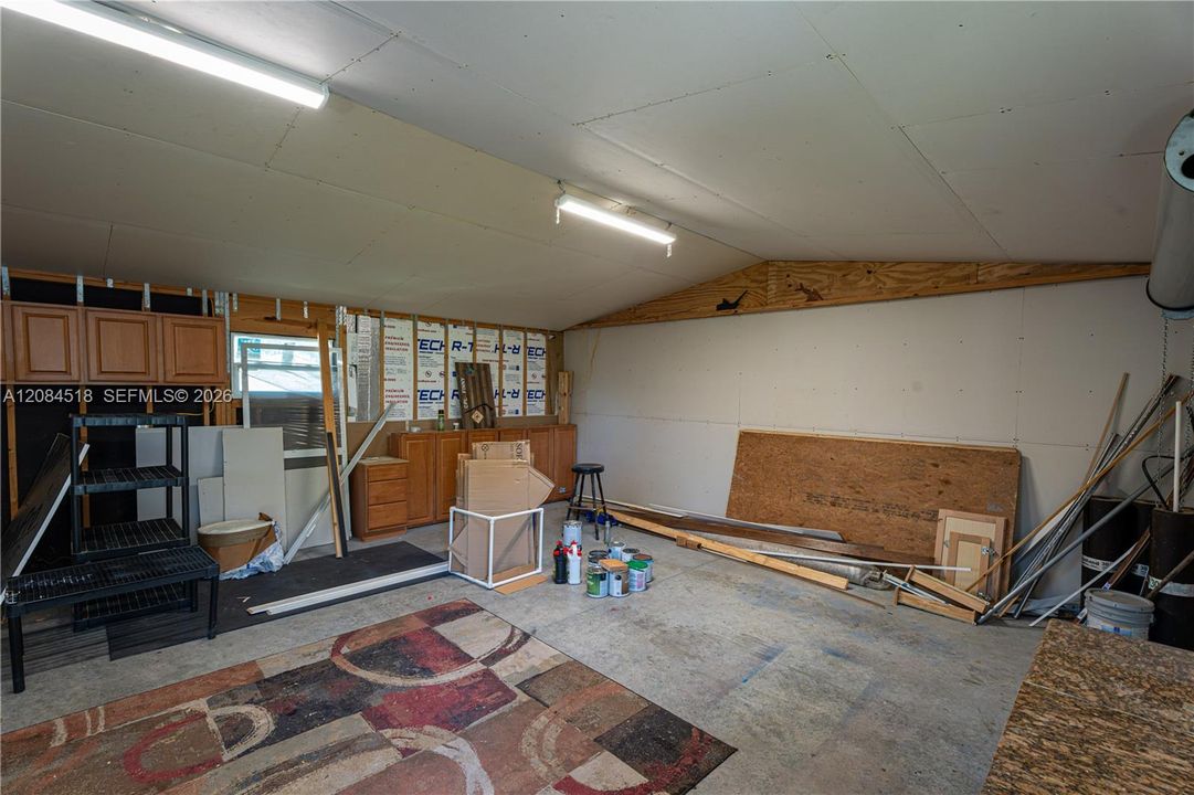 For Rent: $2,400 (2 beds, 2 baths, 925 Square Feet)