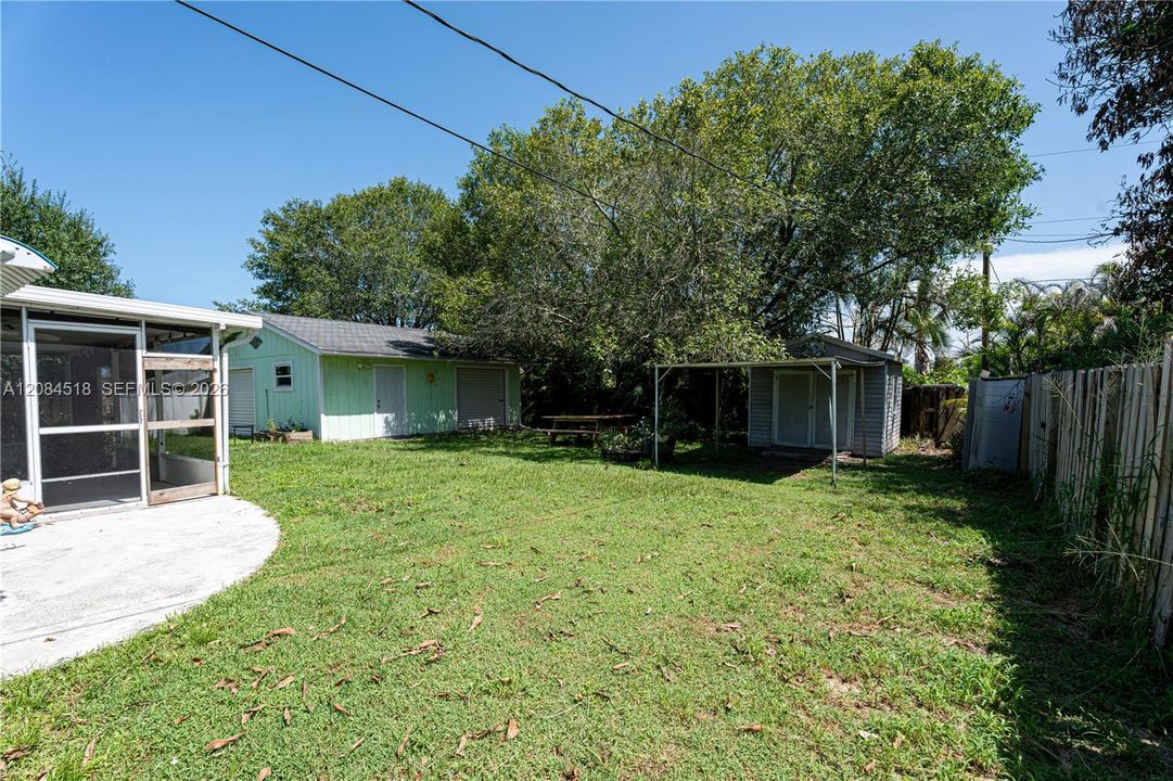 For Rent: $2,400 (2 beds, 2 baths, 925 Square Feet)
