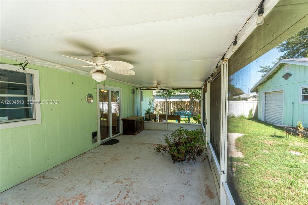 For Rent: $2,400 (2 beds, 2 baths, 925 Square Feet)