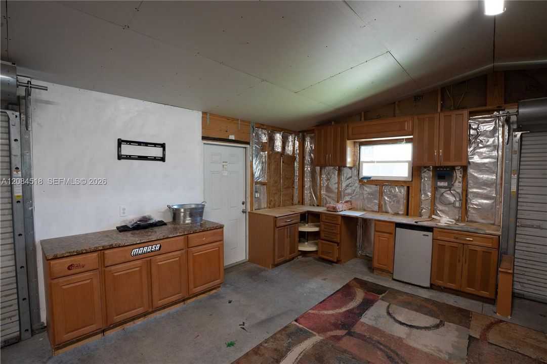 For Rent: $2,400 (2 beds, 2 baths, 925 Square Feet)