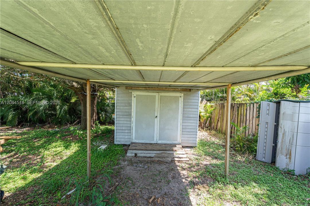 For Rent: $2,400 (2 beds, 2 baths, 925 Square Feet)
