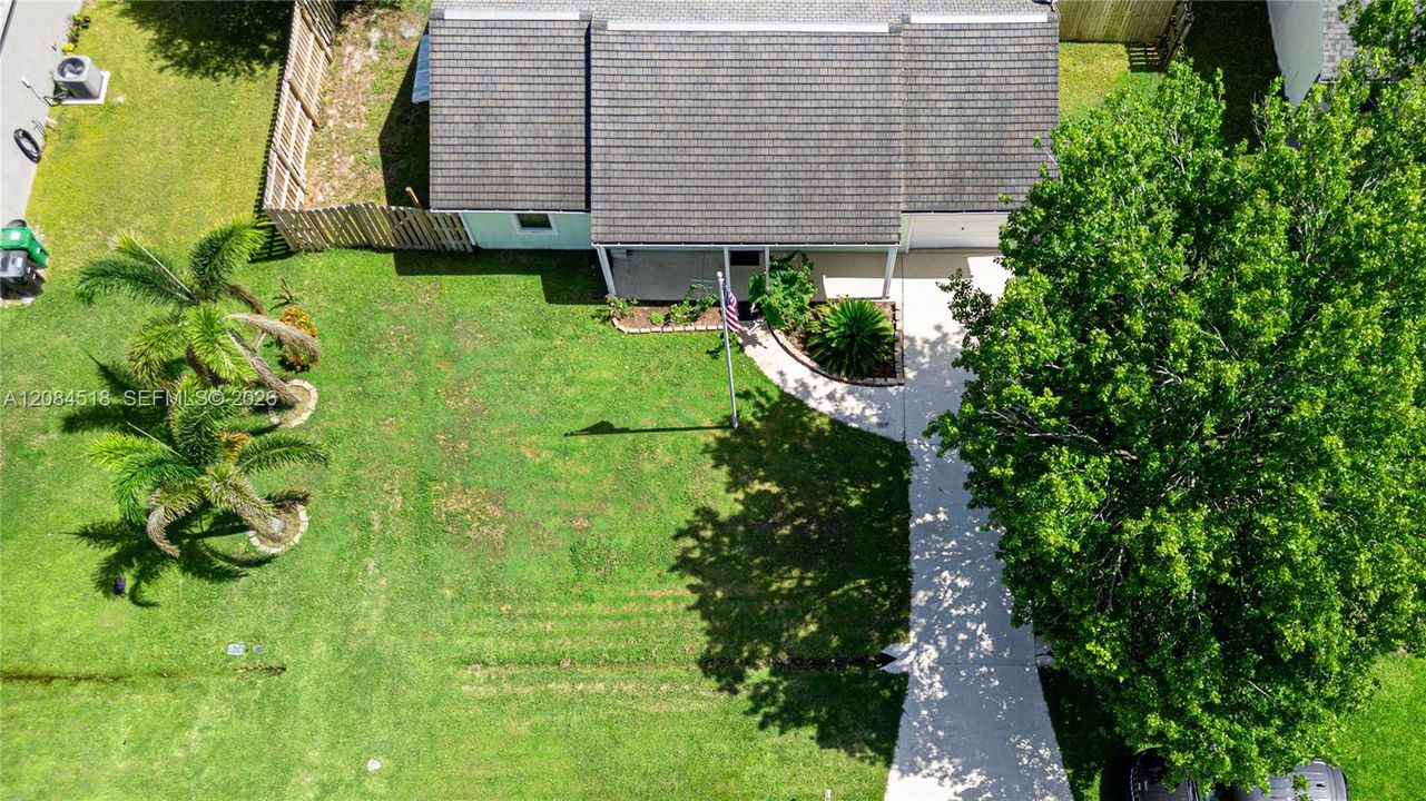 For Rent: $2,400 (2 beds, 2 baths, 925 Square Feet)