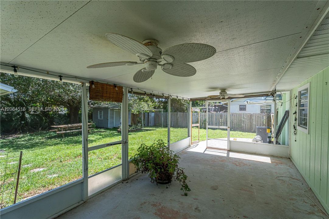 For Rent: $2,400 (2 beds, 2 baths, 925 Square Feet)