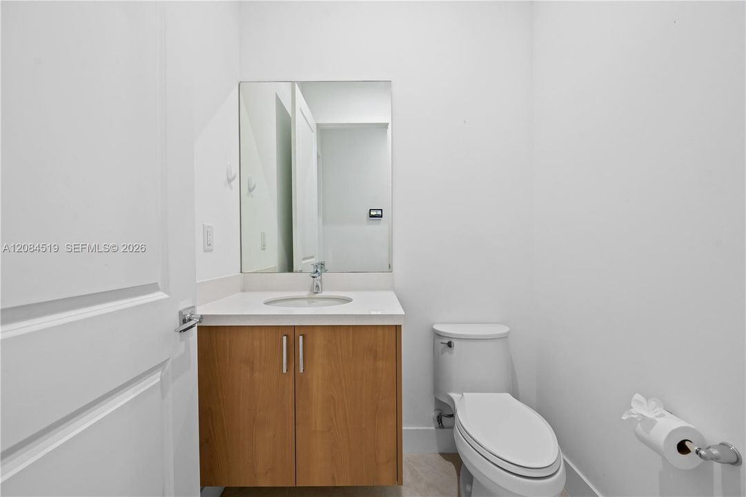 GUEST SPACIOUS HALF BATH