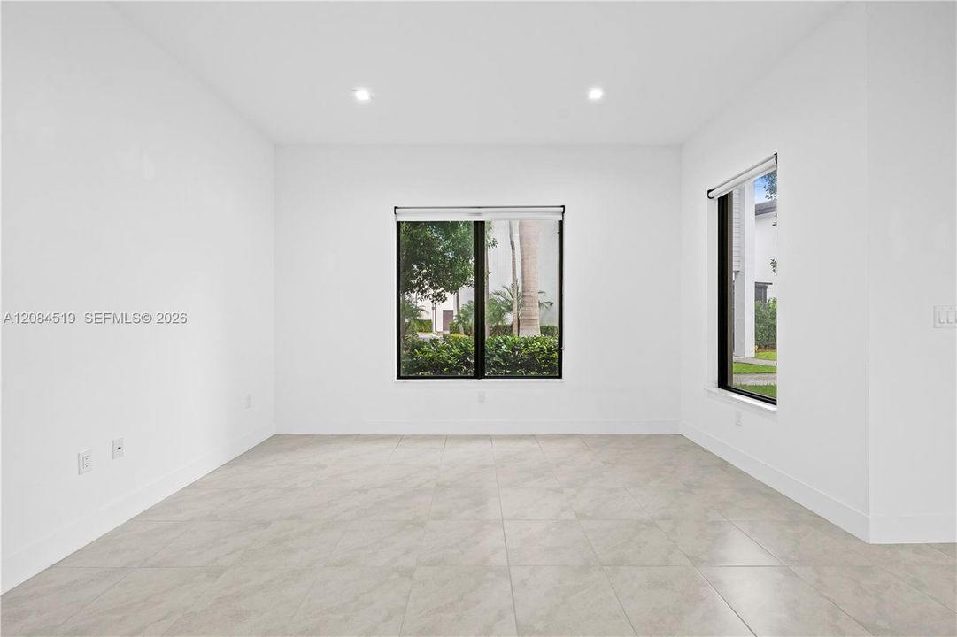 LIVING ROOM BRIGHT AND PRIVATE