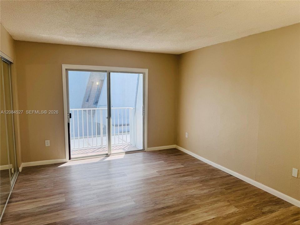 В аренду: $2,200 (2 спален, 1 ванн, 1064 Квадратных фут)