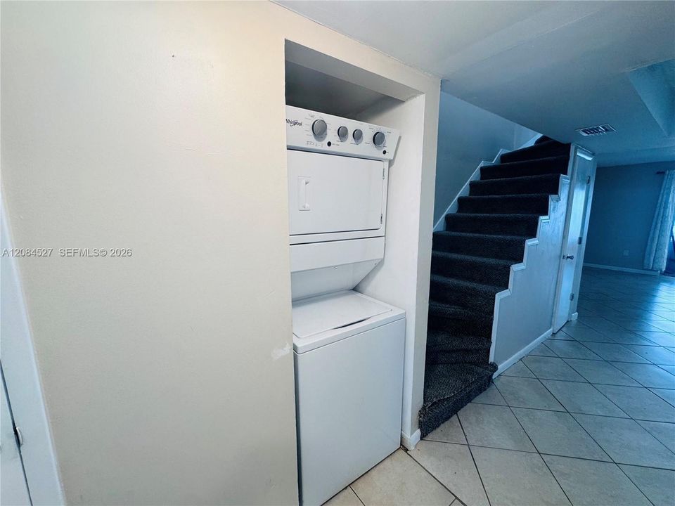 В аренду: $2,200 (2 спален, 1 ванн, 1064 Квадратных фут)